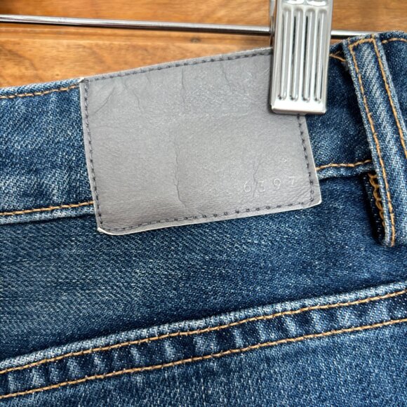 6397 Shorty Jean in Vintage Medium Wash - 25 - Picture 8 of 11